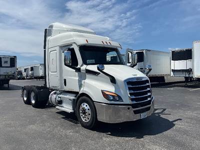 Freightliner Cascadia 116 Sleeper Semi Truck - 48" Integral Sleeper, 470HP, 12 Speed Automatic