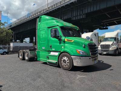 Freightliner Cascadia 116 Sleeper Semi Truck - 48" Integral Sleeper, 450HP, 12 Speed Automatic