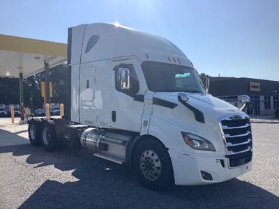 Freightliner Cascadia 116 Sleeper Semi Truck - 60" Integral Sleeper, 470HP, 12 Speed Automatic