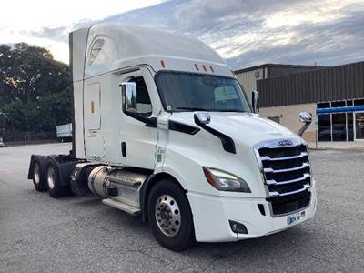 Freightliner Cascadia 116 Sleeper Semi Truck - 60" Integral Sleeper, 470HP, 12 Speed Automatic