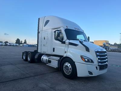 Freightliner Cascadia 116 Sleeper Semi Truck - 60" Integral Sleeper, 470HP, 12 Speed Automatic