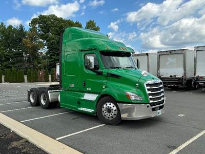 Freightliner Cascadia 116 Sleeper Semi Truck - 48" Integral Sleeper, 450HP, 12 Speed Automatic