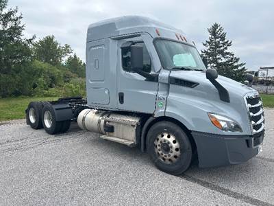 Freightliner Cascadia 116 Sleeper Semi Truck - 48" Integral Sleeper, 470HP, 12 Speed Automatic