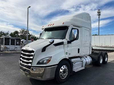 Freightliner Cascadia 116 Sleeper Semi Truck - 48" Integral Sleeper, 470HP, 12 Speed Automatic