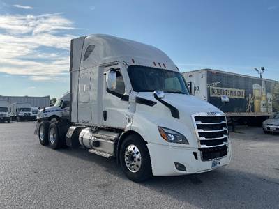 Freightliner Cascadia 116 Sleeper Semi Truck - 60" Integral Sleeper, 470HP, 12 Speed Automatic
