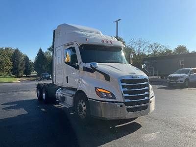 Freightliner Cascadia 116 Sleeper Semi Truck - 48" Integral Sleeper, 470HP, 12 Speed Automatic