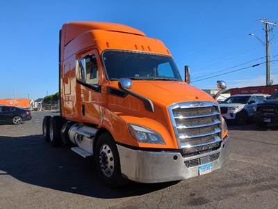 Freightliner Cascadia 116 Sleeper Semi Truck - 60" Integral Sleeper, 450HP, 12 Speed Automatic