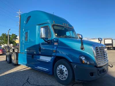 Freightliner Cascadia 125 Sleeper Semi Truck - 72" Integral Sleeper, 505HP, 12 Speed Automatic