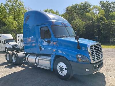 Freightliner Cascadia 125 Sleeper Semi Truck - 72" Integral Sleeper, 455HP, 12 Speed Automatic