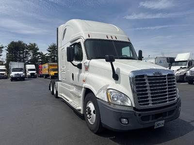Freightliner Cascadia 125 Sleeper Semi Truck - 72" Integral Sleeper, 505HP, 10 Speed Manual