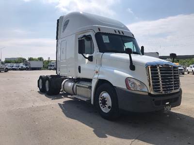 Freightliner Cascadia 125 Sleeper Semi Truck - 72" Integral Sleeper, 455HP, 10 Speed Manual