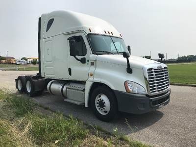 Freightliner Cascadia 125 Sleeper Semi Truck - 72" Integral Sleeper, 455HP, 10 Speed Manual