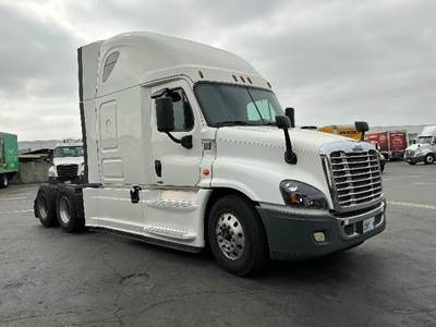 Freightliner Cascadia 125 Sleeper Semi Truck - 72" Integral Sleeper, 455HP, 12 Speed Automatic