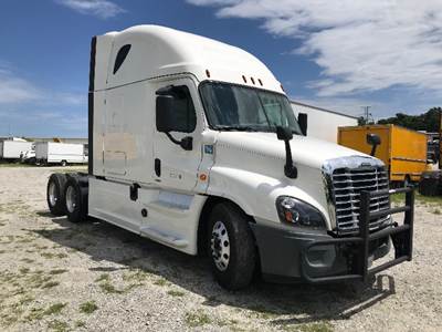 Freightliner Cascadia 125 Sleeper Semi Truck - 72" Integral Sleeper, 455HP, 12 Speed Automatic