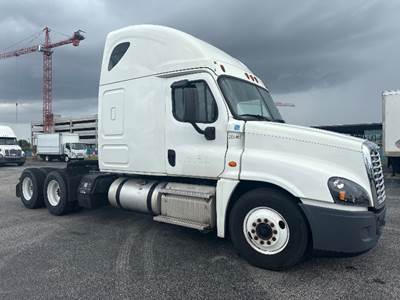 Freightliner Cascadia 125 Sleeper Semi Truck - 72" Integral Sleeper, 455HP, 12 Speed Automatic