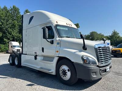 Freightliner Cascadia 125 Sleeper Semi Truck - 72" Integral Sleeper, 475HP, 10 Speed Manual