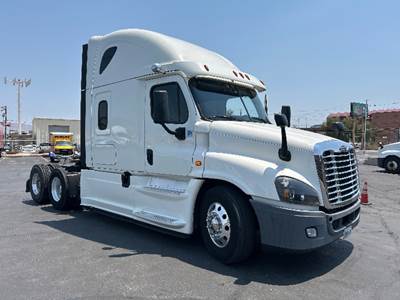 Freightliner Cascadia 125 Sleeper Semi Truck - 72" Integral Sleeper, 450HP, 12 Speed Automatic