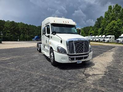 Freightliner Cascadia 125 Sleeper Semi Truck - 60" Integral Sleeper, 455HP, 10 Speed Manual