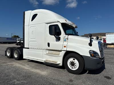 Freightliner Cascadia 125 Sleeper Semi Truck - 72" Integral Sleeper, 455HP, 12 Speed Automatic