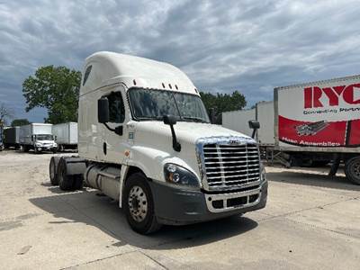 Freightliner Cascadia 125 Sleeper Semi Truck - 72" Integral Sleeper, 455HP, 12 Speed Automatic