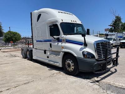 Freightliner Cascadia 125 Sleeper Semi Truck - 72" Integral Sleeper, 455HP, 12 Speed Automatic