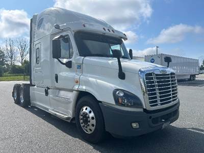 Freightliner Cascadia 125 Sleeper Semi Truck - 72" Integral Sleeper, 450HP, 12 Speed Automatic