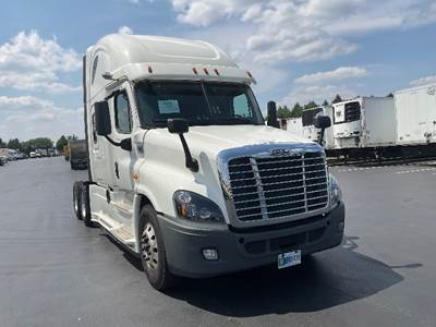 Freightliner Cascadia 125 Sleeper Semi Truck - 72" Integral Sleeper, 450HP, 12 Speed Automatic