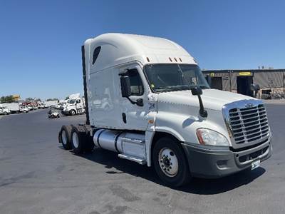 Freightliner Cascadia 125 Sleeper Semi Truck - 72" Integral Sleeper, 450HP, 12 Speed Automatic