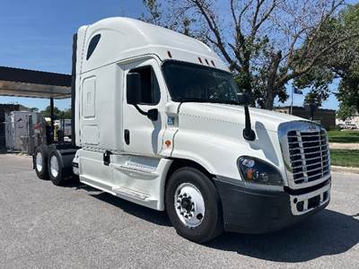 Freightliner Cascadia 125 Sleeper Semi Truck - 72" Integral Sleeper, 455HP, 10 Speed Manual