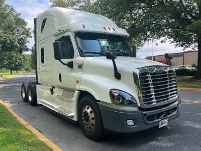 Freightliner Cascadia 125 Sleeper Semi Truck - 72" Integral Sleeper, 450HP, 12 Speed Automatic