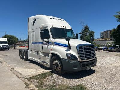 Freightliner Cascadia 125 Sleeper Semi Truck - 72" Integral Sleeper, 455HP, 12 Speed Automatic