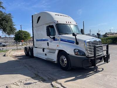 Freightliner Cascadia 125 Sleeper Semi Truck - 72" Integral Sleeper, 455HP, 12 Speed Automatic