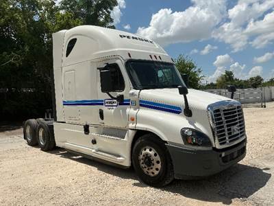 Freightliner Cascadia 125 Sleeper Semi Truck - 72" Integral Sleeper, 455HP, 12 Speed Automatic