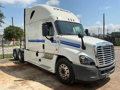 Freightliner Cascadia 125 Sleeper Semi Truck - 72" Integral Sleeper, 455HP, 12 Speed Automatic