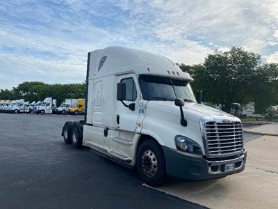 Freightliner Cascadia 125 Sleeper Semi Truck - 72" Integral Sleeper, 455HP, 10 Speed Manual