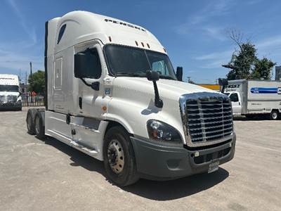 Freightliner Cascadia 125 Sleeper Semi Truck - 72" Integral Sleeper, 455HP, 12 Speed Automatic