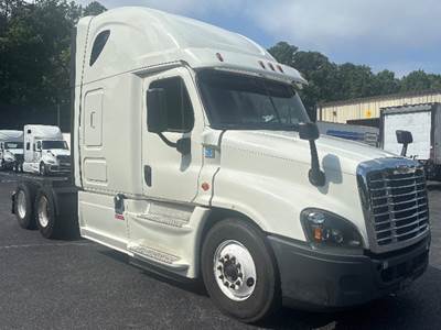 Freightliner Cascadia 125 Sleeper Semi Truck - 72" Integral Sleeper, 455HP, 12 Speed Automatic