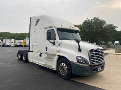 Freightliner Cascadia 125 Sleeper Semi Truck - 72" Integral Sleeper, 455HP, 10 Speed Manual