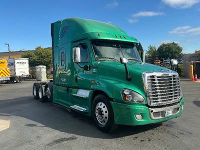 Freightliner Cascadia 125 Sleeper Semi Truck - 60" Integral Sleeper, 505HP, 13 Speed Manual