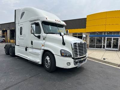 Freightliner Cascadia 125 Sleeper Semi Truck - 72" Integral Sleeper, 455HP, 12 Speed Automatic