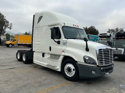 Freightliner Cascadia 125 Sleeper Semi Truck - 72" Integral Sleeper, 455HP, 12 Speed Automatic