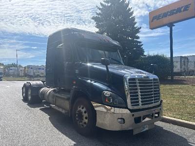 Freightliner Cascadia 125 Sleeper Semi Truck - 48" Integral Sleeper, 505HP, 13 Speed Manual