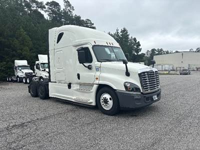 Freightliner Cascadia 125 Sleeper Semi Truck - 72" Integral Sleeper, 455HP, 12 Speed Automatic