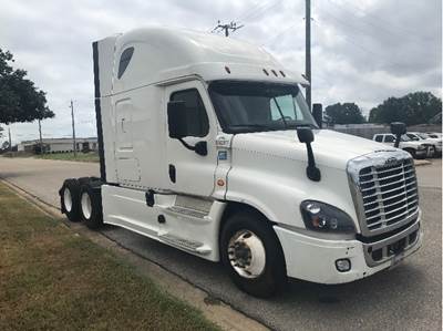 Freightliner Cascadia 125 Sleeper Semi Truck - 72" Integral Sleeper, 455HP, 12 Speed Automatic