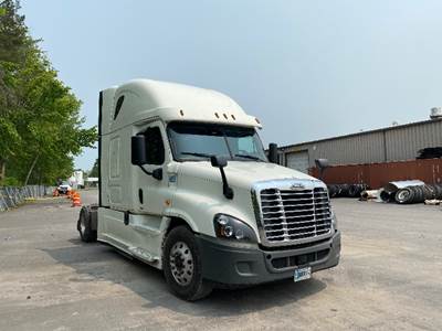 Freightliner Cascadia 125 Single Axle Sleeper Semi Truck - 72" Integral Sleeper, 475HP, 12 Speed Automatic