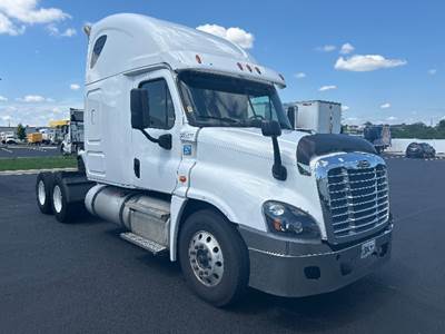 Freightliner Cascadia 125 Sleeper Semi Truck - 72" Integral Sleeper, 455HP, 12 Speed Automatic