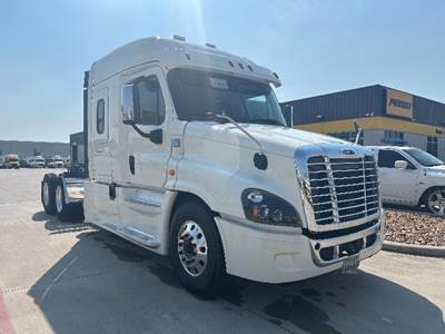 Freightliner Cascadia 125 Sleeper Semi Truck - 60" Integral Sleeper, 455HP, 10 Speed Manual