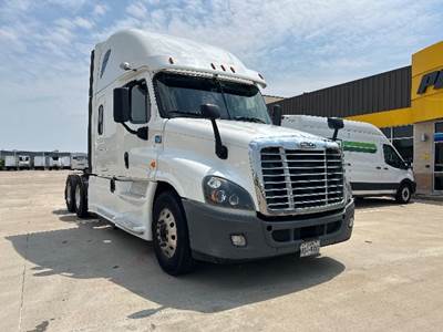 Freightliner Cascadia 125 Sleeper Semi Truck - 72" Integral Sleeper, 450HP, 12 Speed Automatic