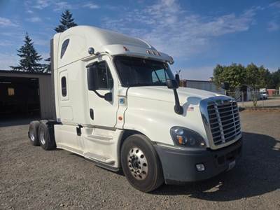 Freightliner Cascadia 125 Sleeper Semi Truck - 72" Integral Sleeper, 450HP, 12 Speed Automatic