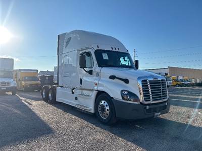 Freightliner Cascadia 125 Sleeper Semi Truck - 72" Integral Sleeper, 455HP, 12 Speed Automatic